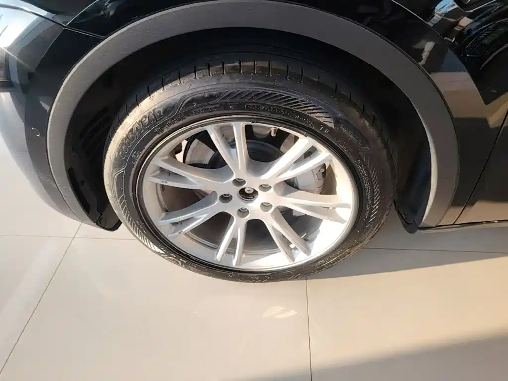 Tesla Model Y — миниатюра 23