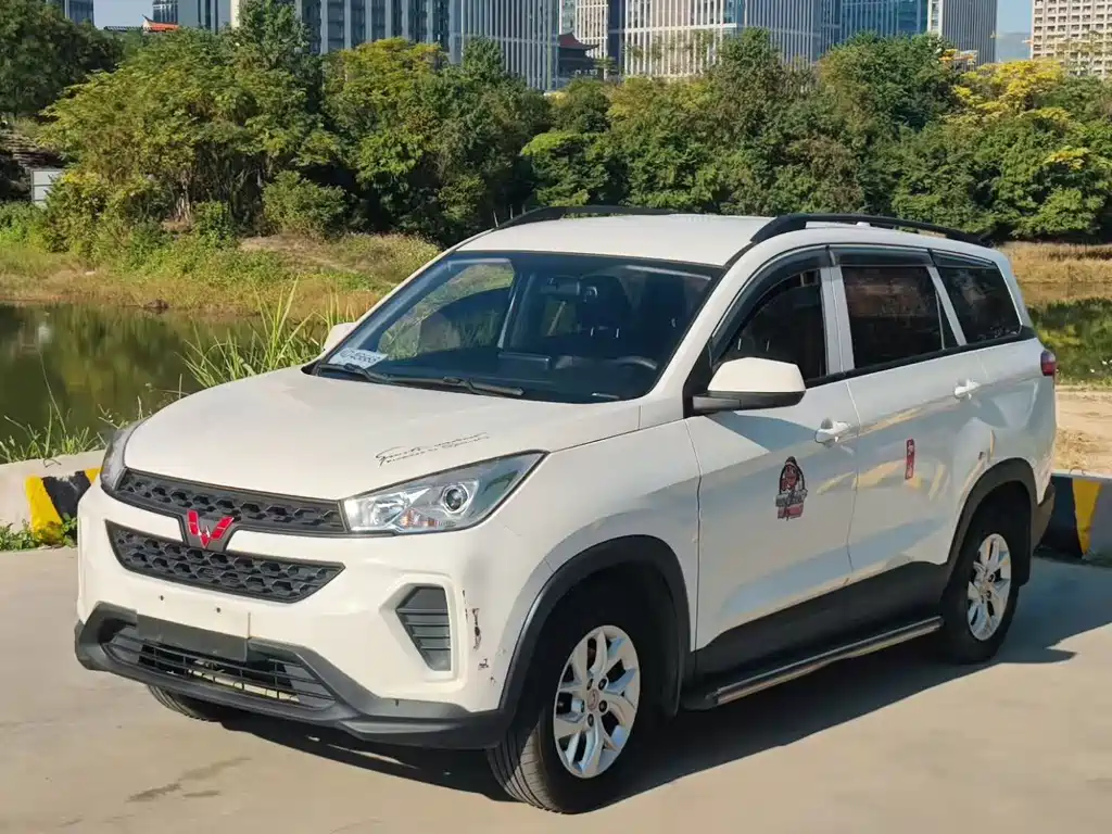 Купить Wuling Hongguang S3