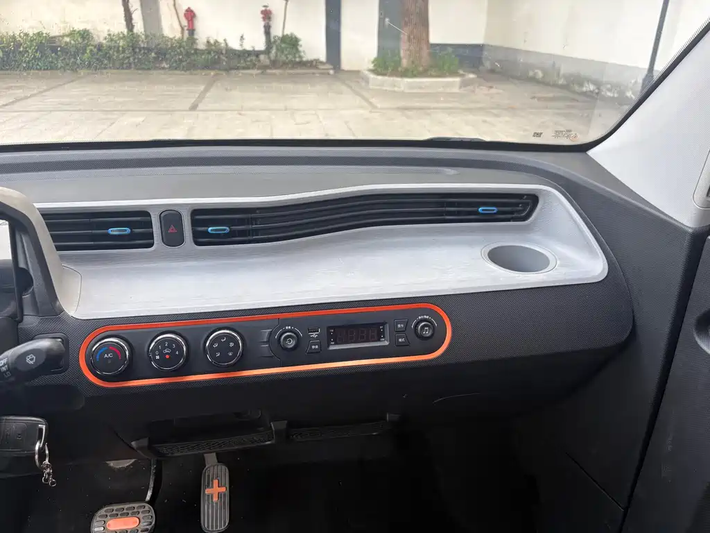 Wuling MINIEV — миниатюра 11