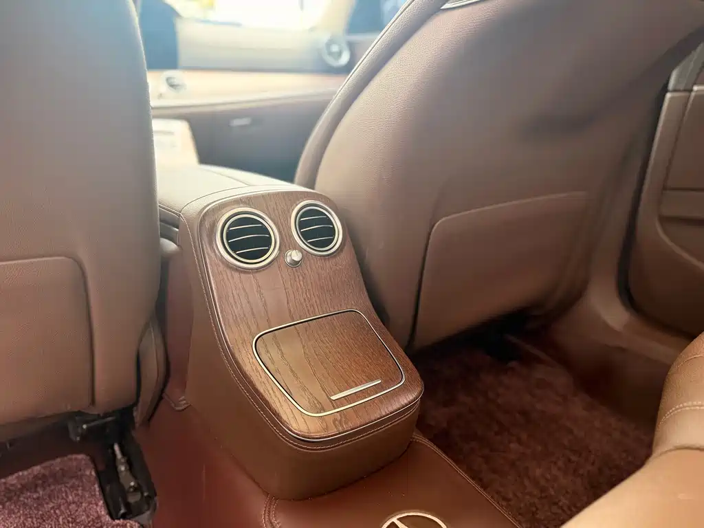 Mercedes-Benz E-Class — миниатюра 18