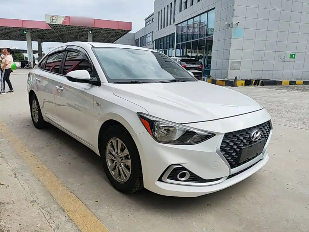 Hyundai Elantra — миниатюра 4
