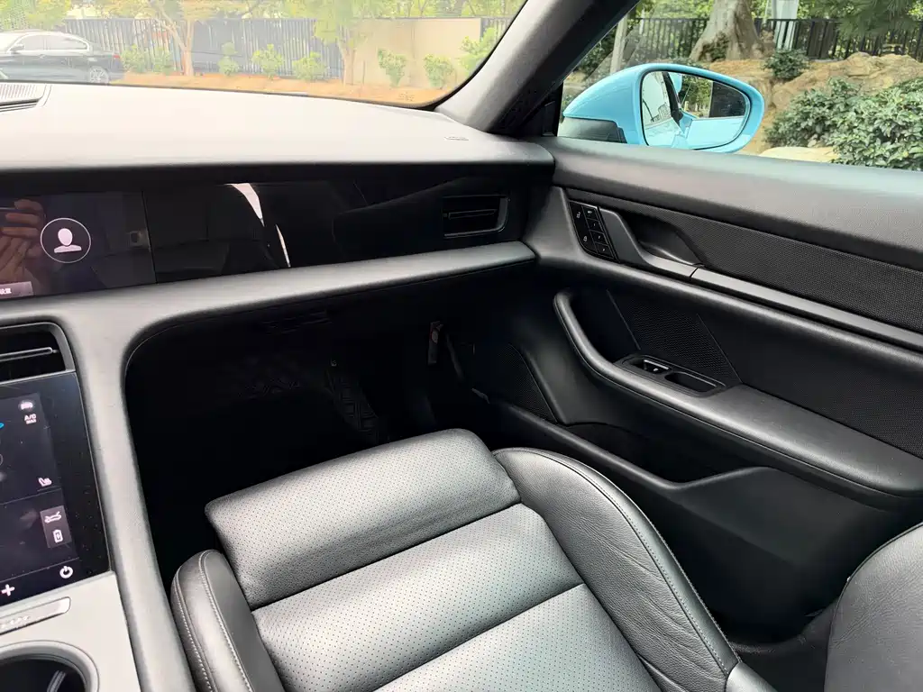 Porsche Taycan — миниатюра 8