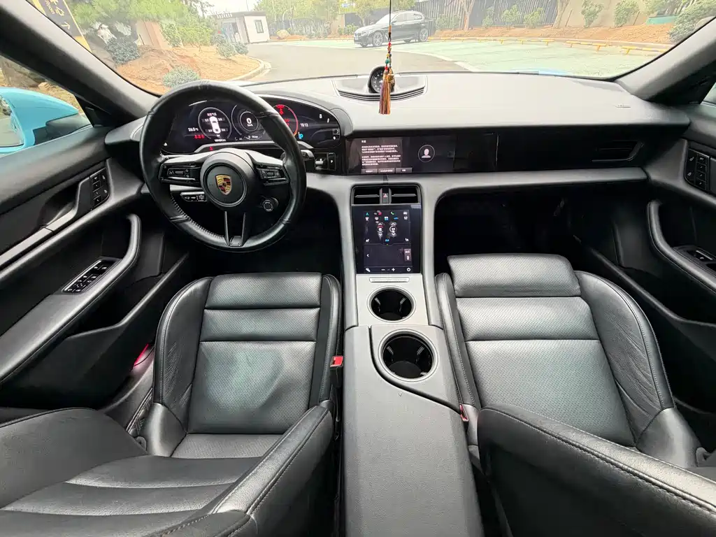 Porsche Taycan — миниатюра 9