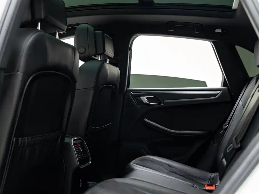 Porsche Macan — миниатюра 10