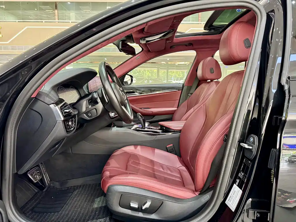 BMW 5 Series — миниатюра 4
