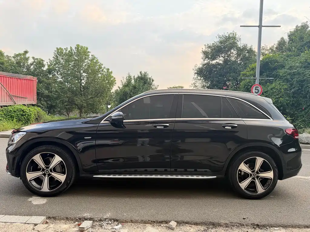 Mercedes-Benz GLC — миниатюра 8