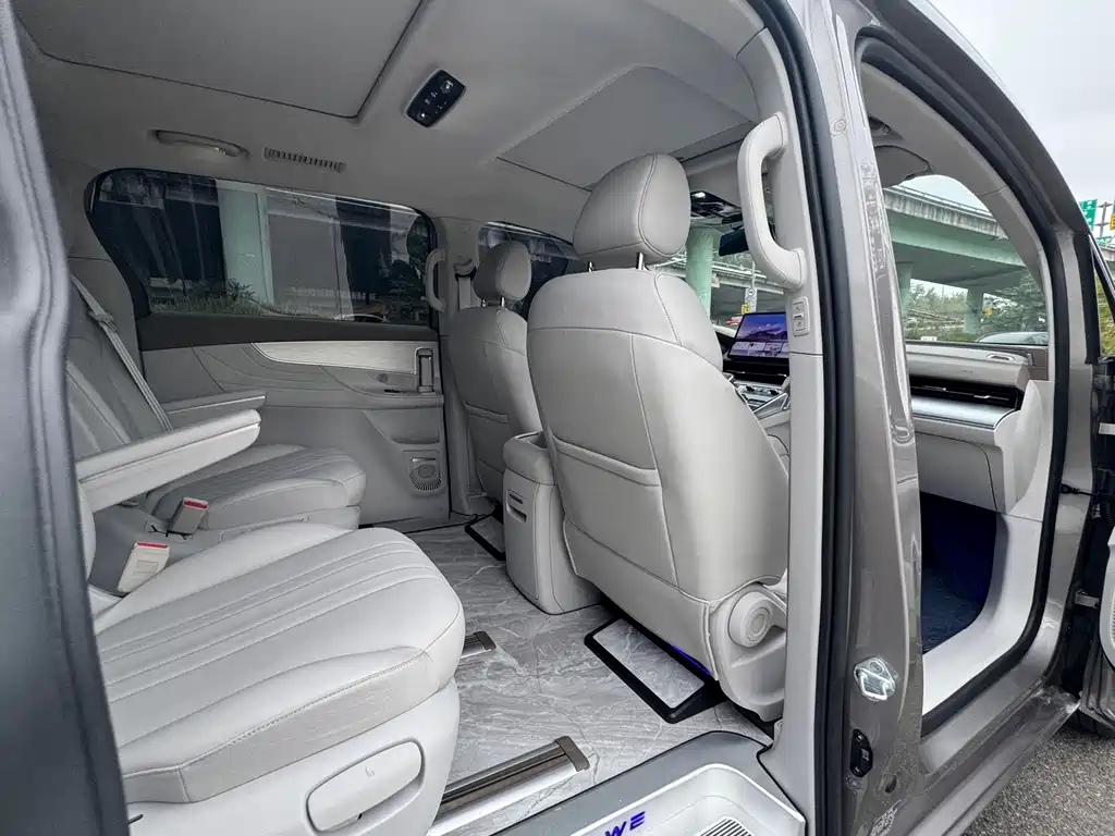 Roewe iMAX8 New Energy — миниатюра 12