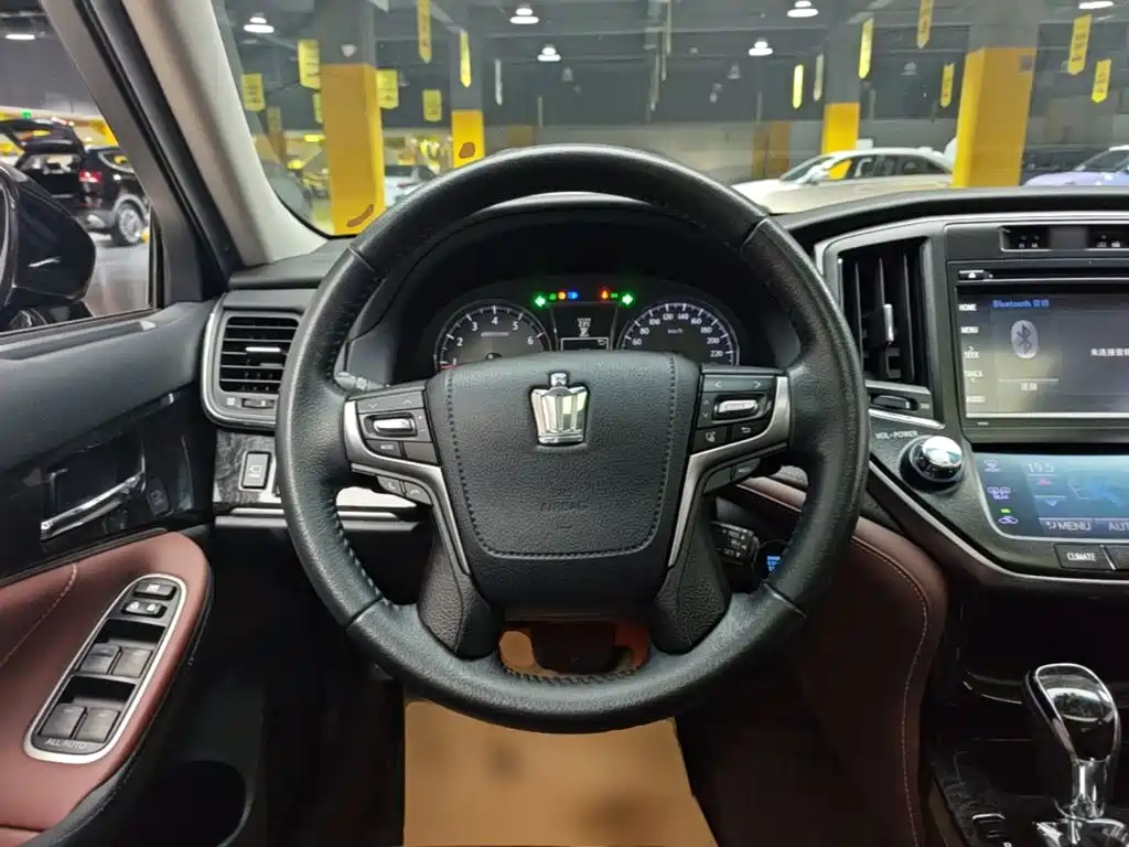Toyota Crown — миниатюра 11