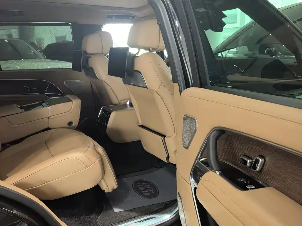 Land Rover Range Rover 2024 3.0 L6 400PS Long Wheelbase