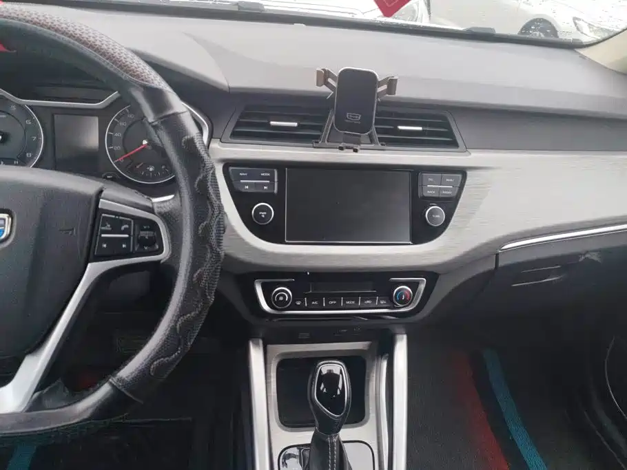 Geely Vision X3 — миниатюра 13