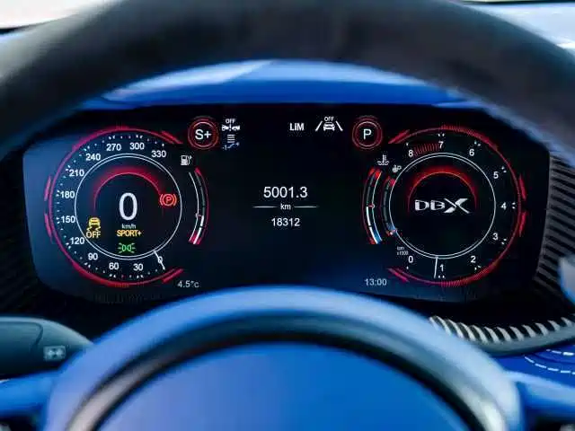 Aston Martin DBX — миниатюра 14