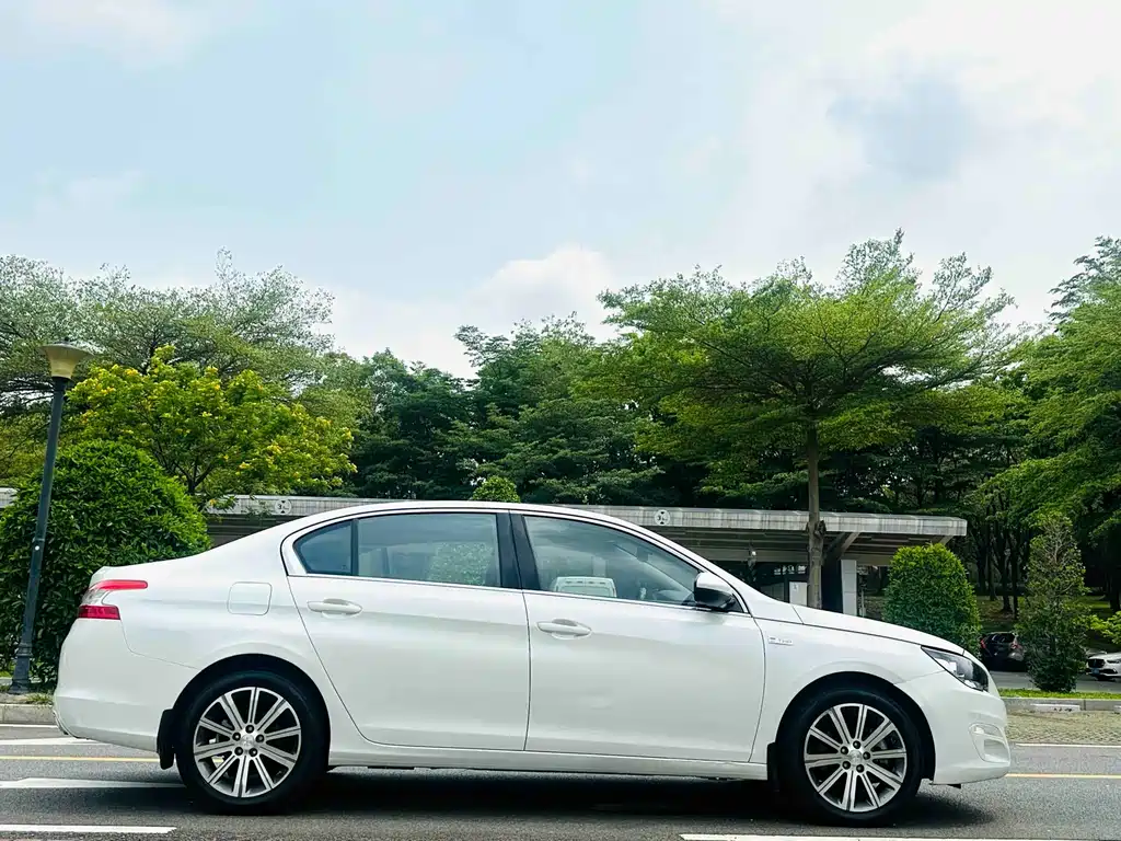 Peugeot 408 2016 1.6T AT Luxury