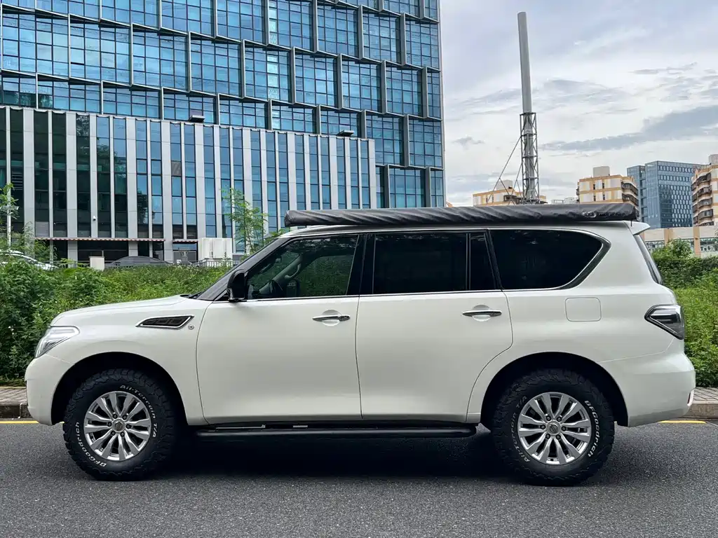 Nissan Patrol — миниатюра 4