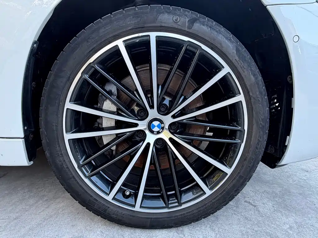BMW 5 Series 2022 — фото 10