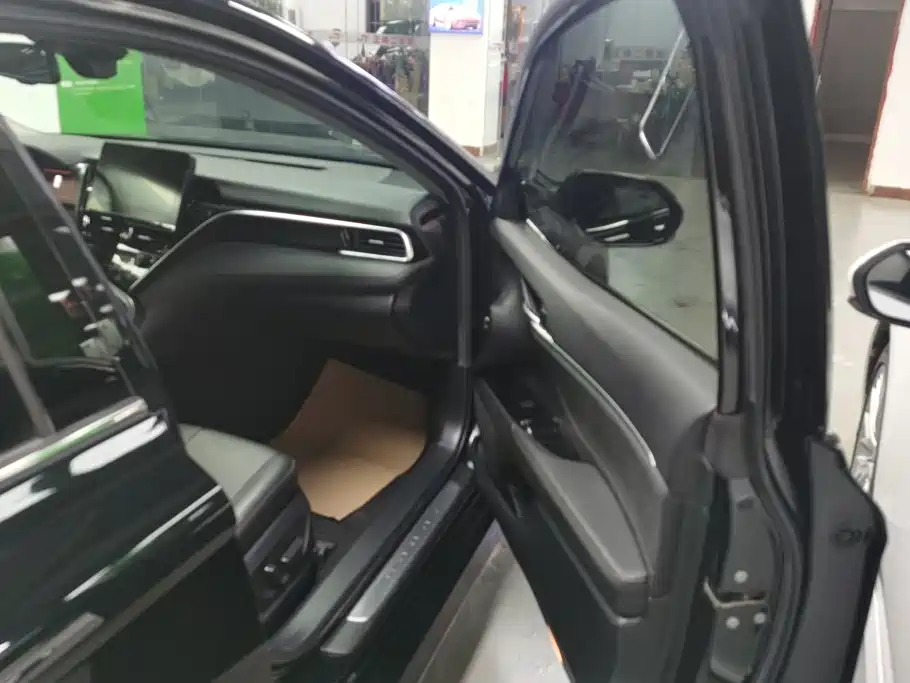 Toyota Camry — миниатюра 8