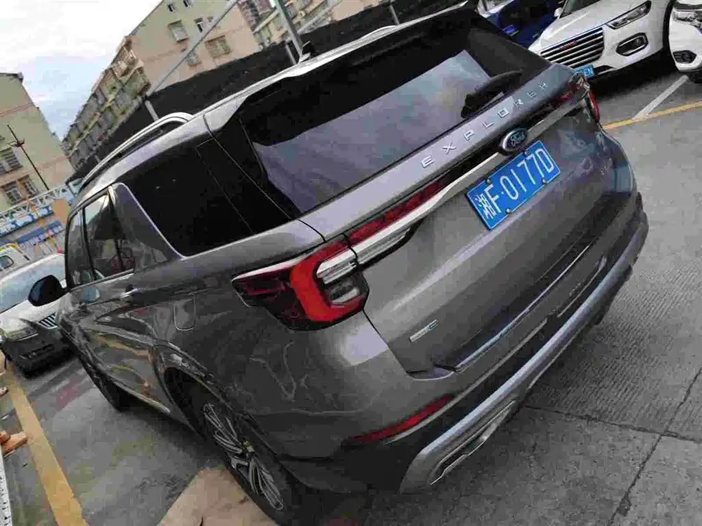 Ford Explorer EcoBoost 285 4WD Titanium Gold Edition 7 seats, фото 5