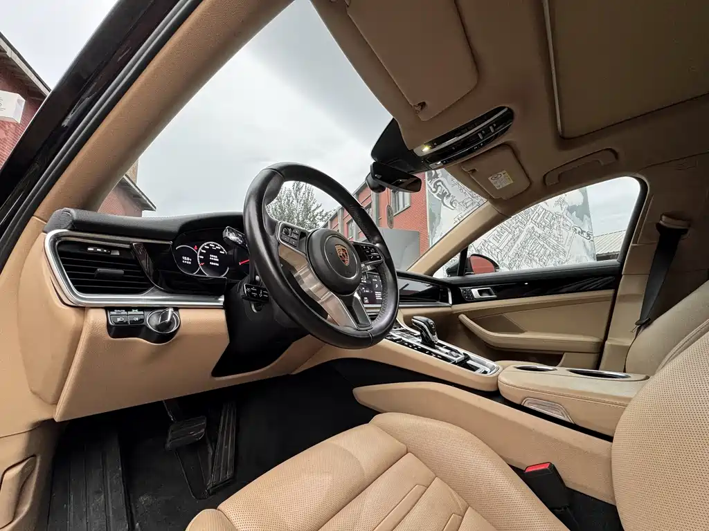 PORSCHE PANAMERA