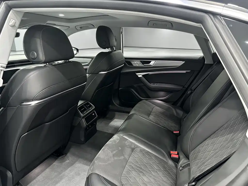 Audi A7L — миниатюра 6