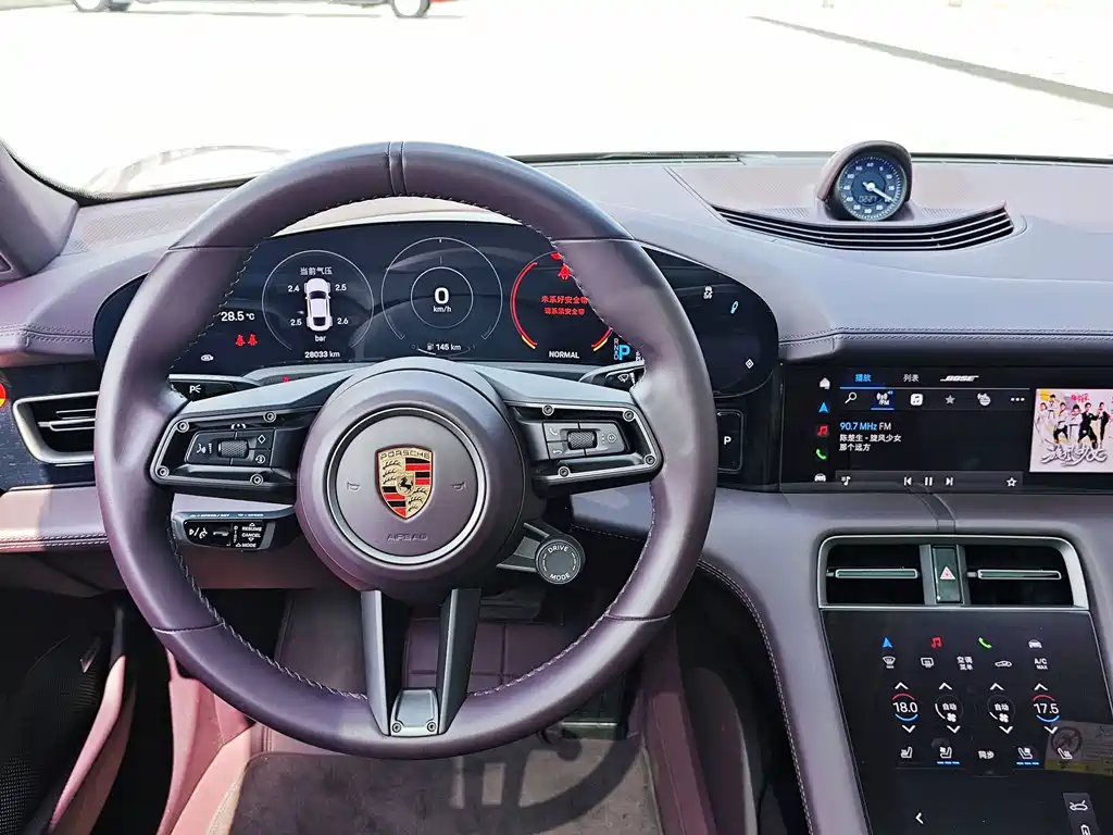 Porsche Taycan — миниатюра 11