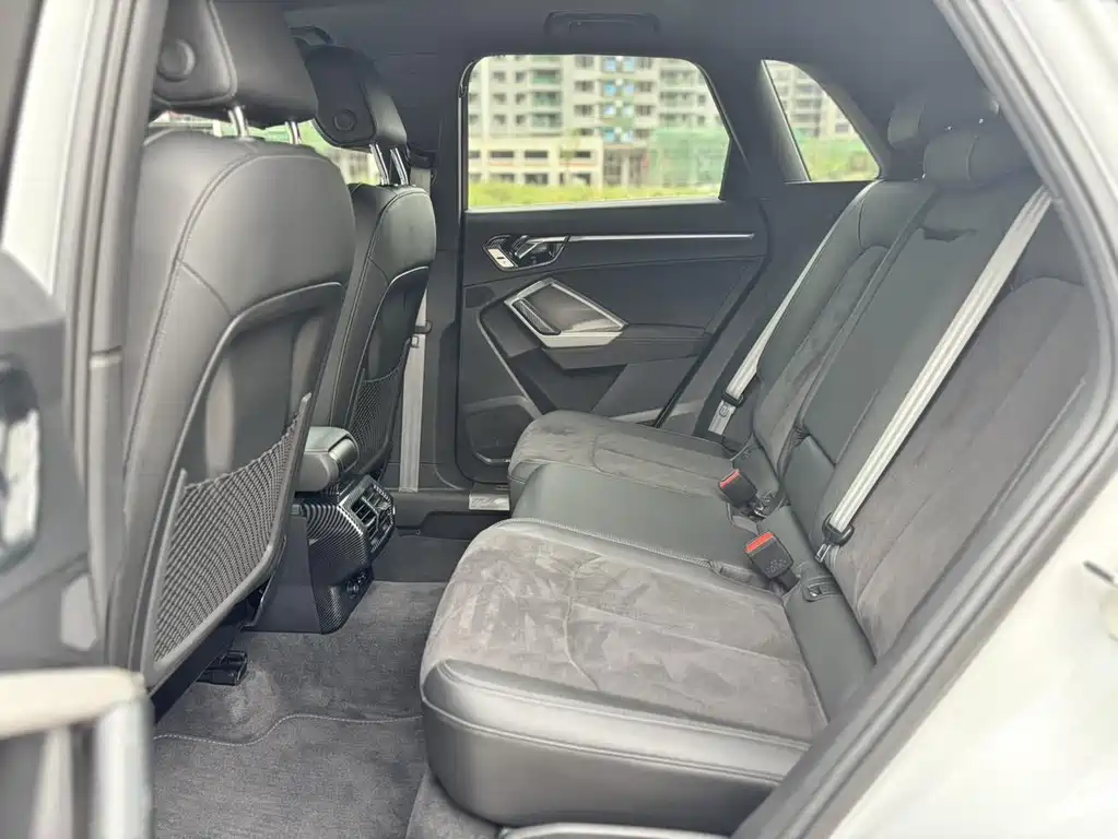 Audi Q3 - фото 12