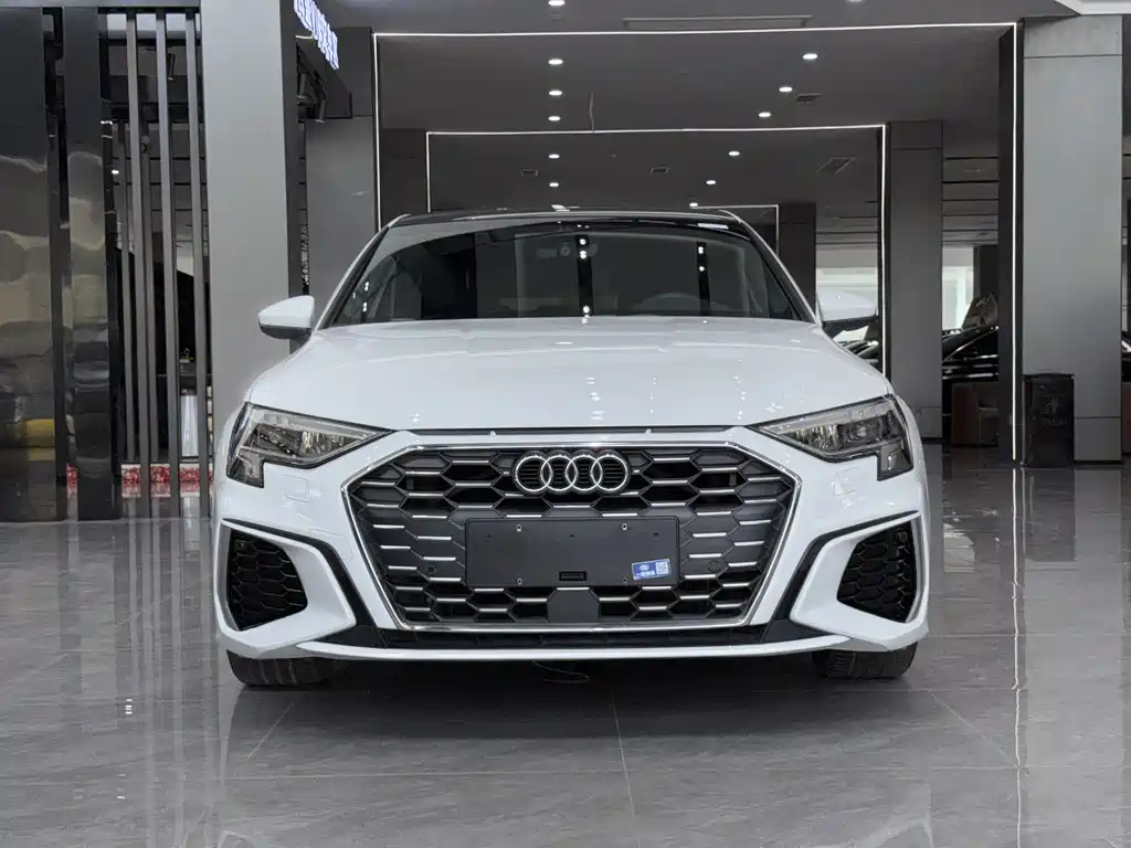 AUDI  A3