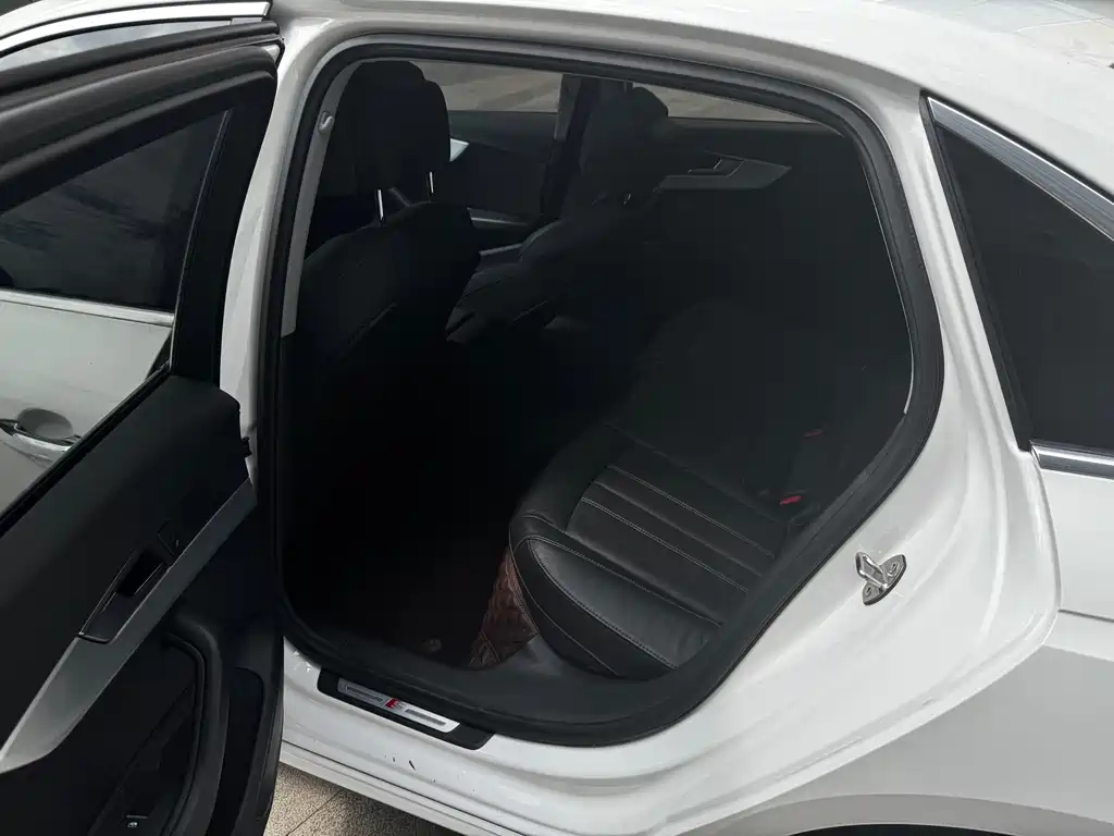 Audi A4L — миниатюра 5