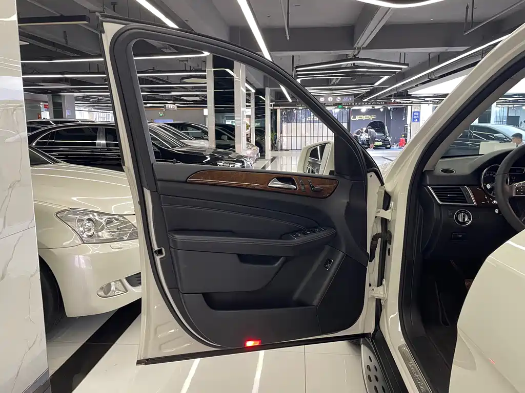 Mercedes-Benz M-Class — миниатюра 30