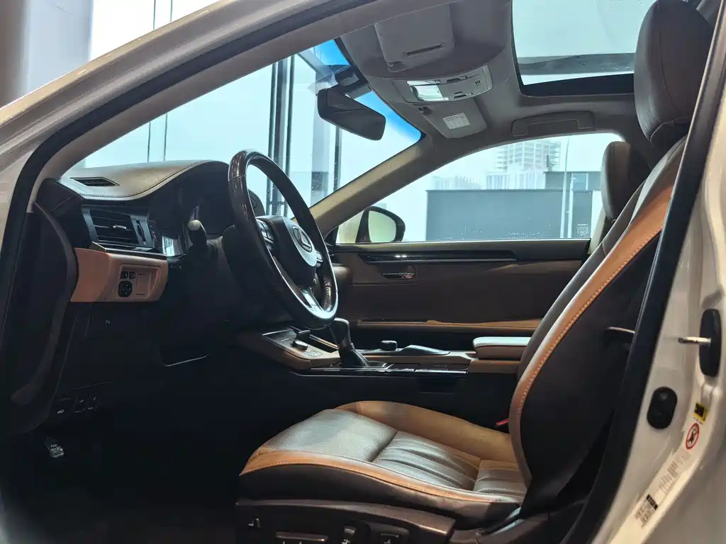 Lexus ES — миниатюра 8