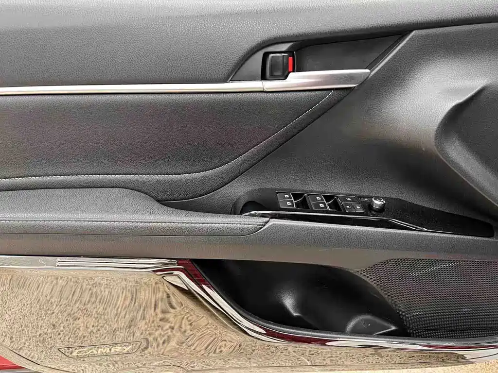 Toyota Camry — миниатюра 11