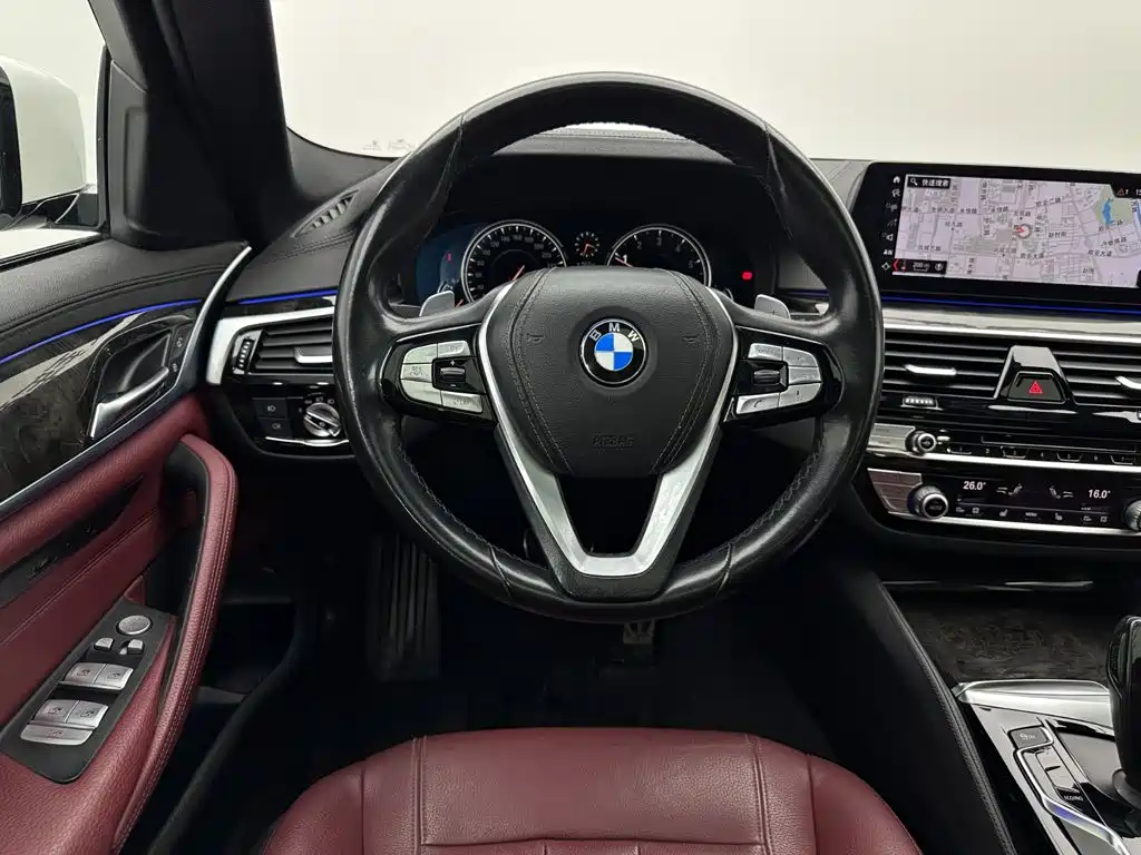 BMW 5 Series — миниатюра 10