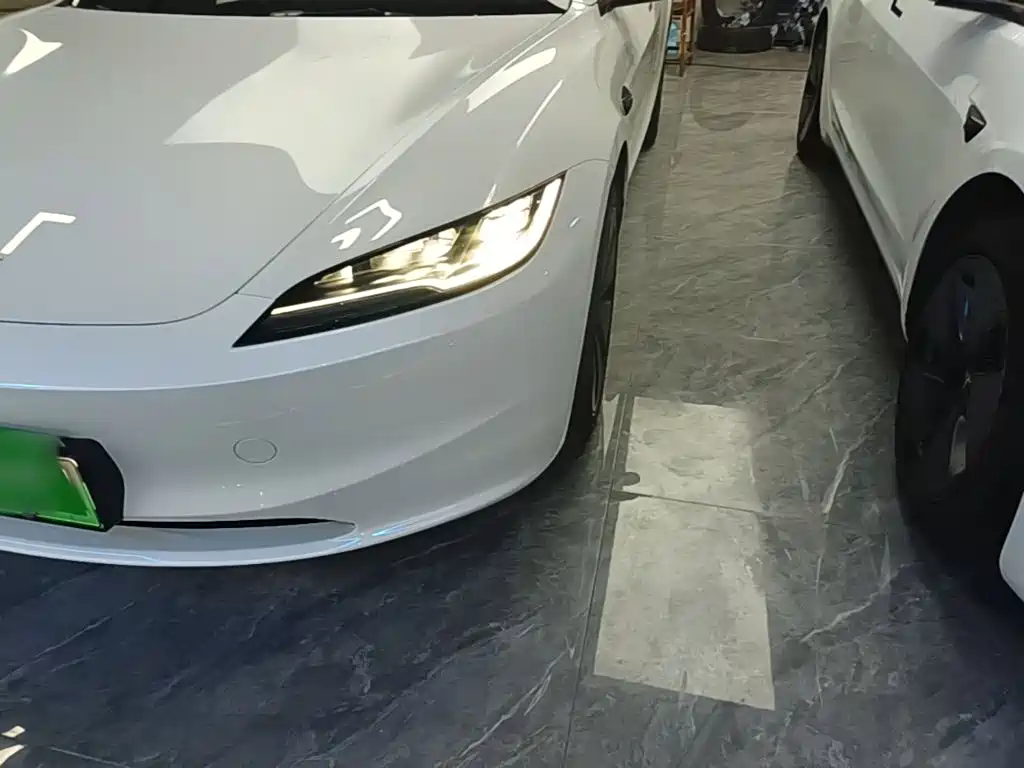 Tesla Model 3 — миниатюра 24