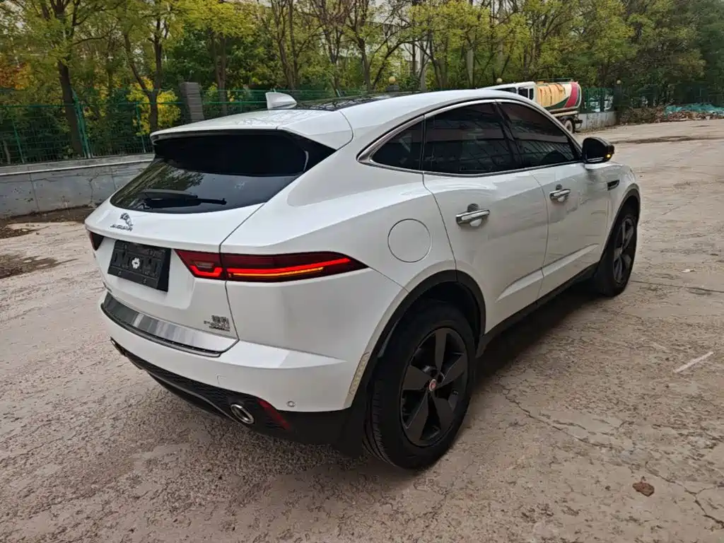 Jaguar E-PACE — миниатюра 7