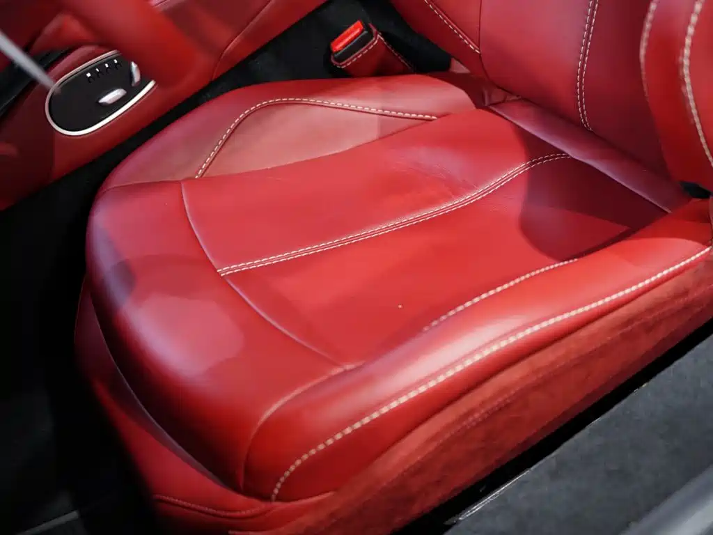 Aston Martin V8 Vantage — миниатюра 23