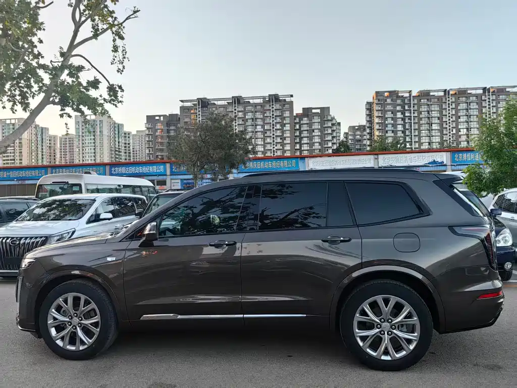 Cadillac XT6 2020 28T мест Lead Sport