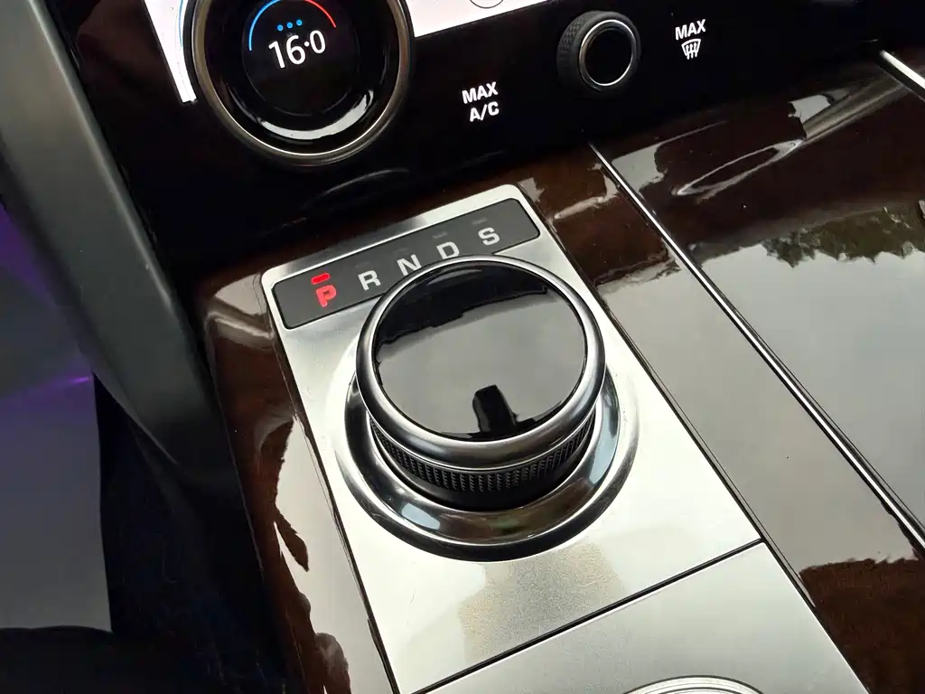 Land Rover Range Rover — миниатюра 22