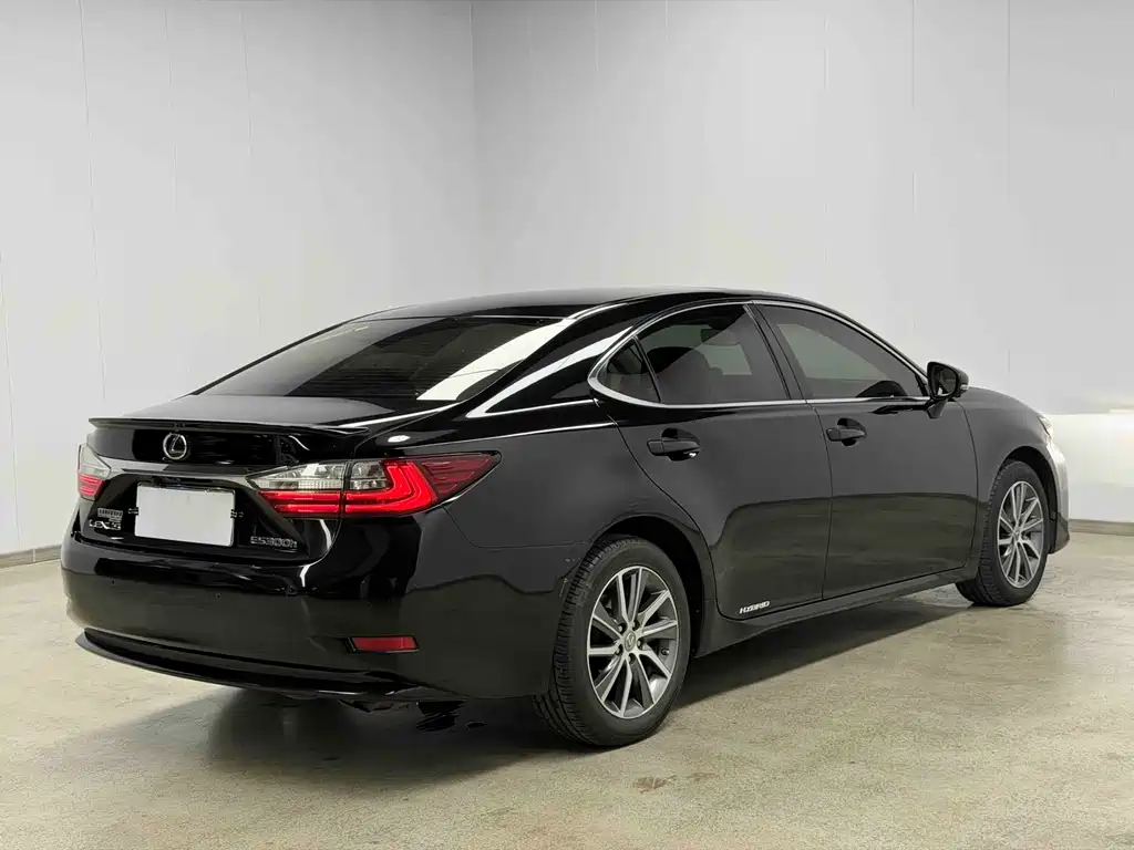Lexus ES — миниатюра 5