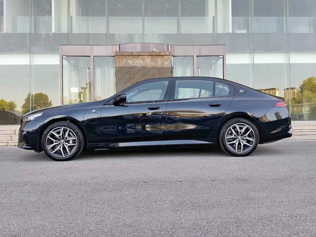 BMW i5 — миниатюра 2