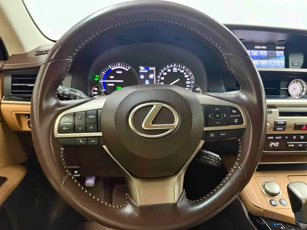 Lexus ES — миниатюра 14
