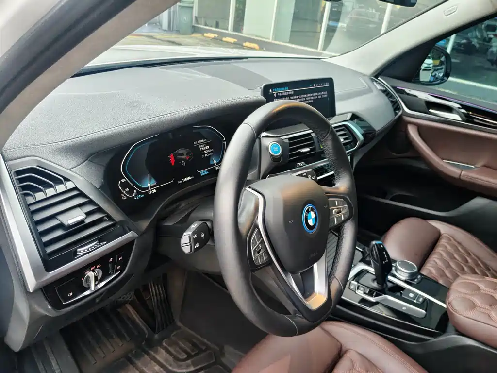 BMW iX3 — миниатюра 9