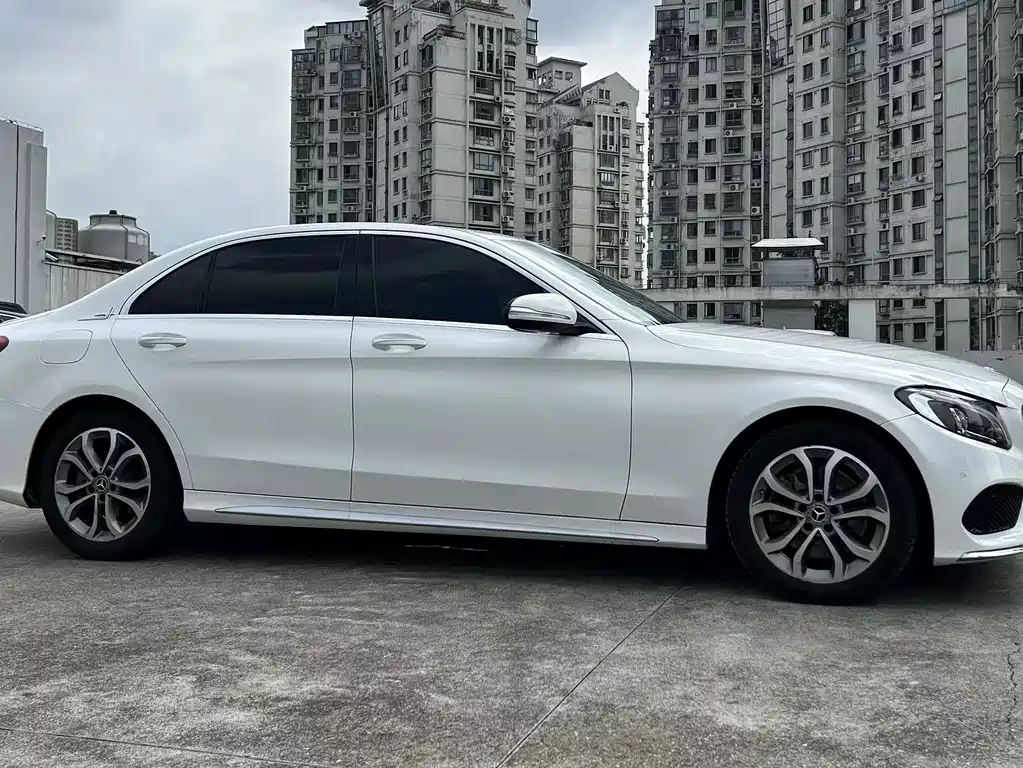 Mercedes-Benz C-Class — миниатюра 12