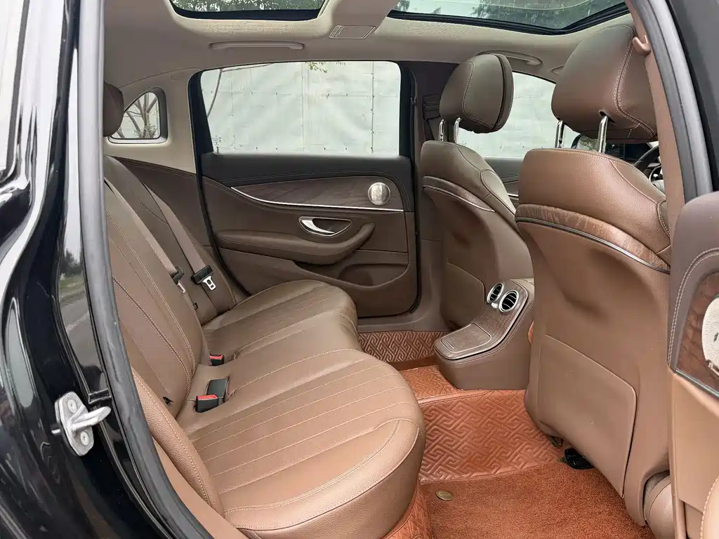 Mercedes-Benz E-Class — миниатюра 14