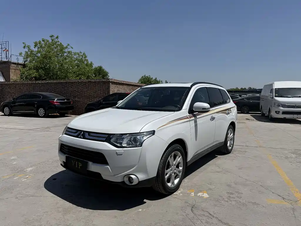 Mitsubishi Outlander (Import) 2014