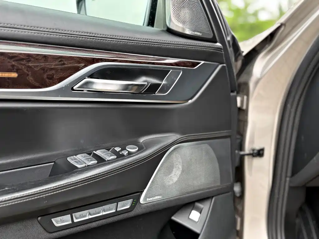 BMW 7 Series 7 2016 750Li xDrive мест
