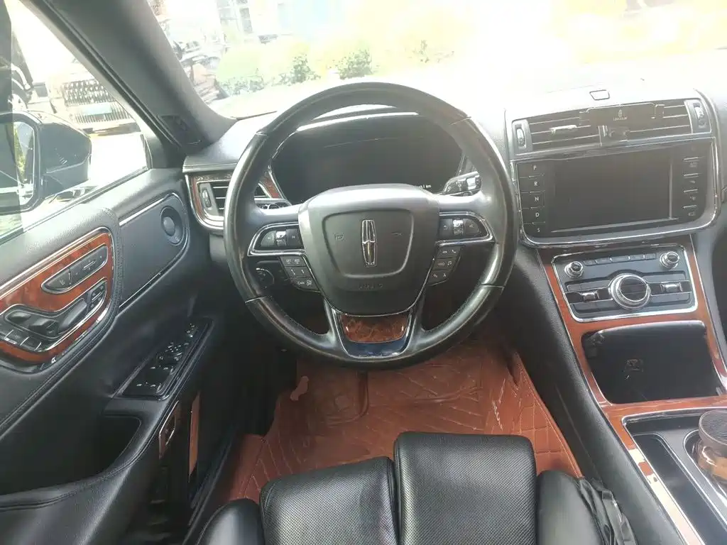 Lincoln Continental — миниатюра 11