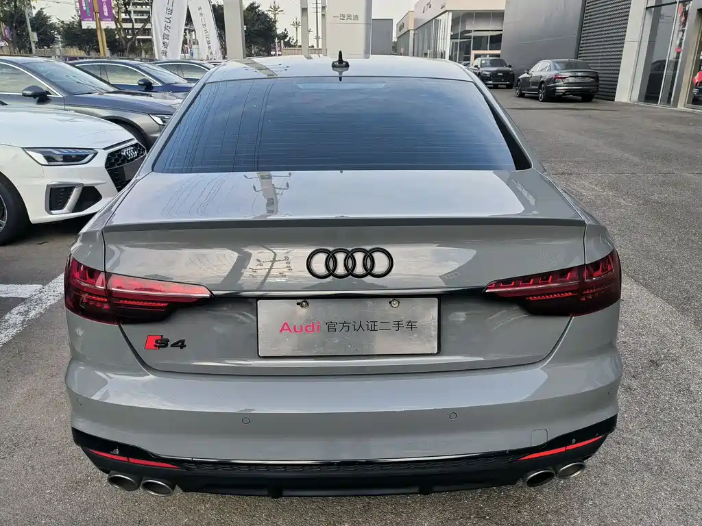 AUDI S4