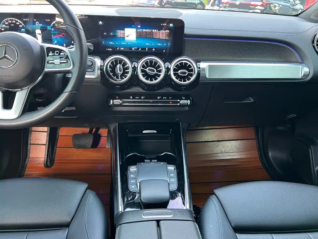 Mercedes-Benz GLB — миниатюра 12