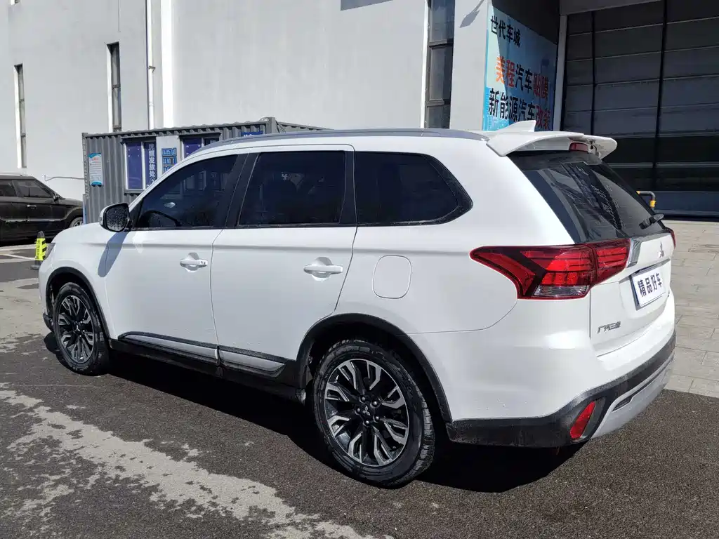 MITSUBISHI OUTLANDER