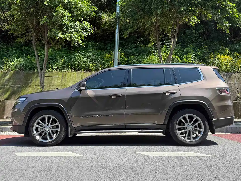 Jeep Grand Commander — миниатюра 4