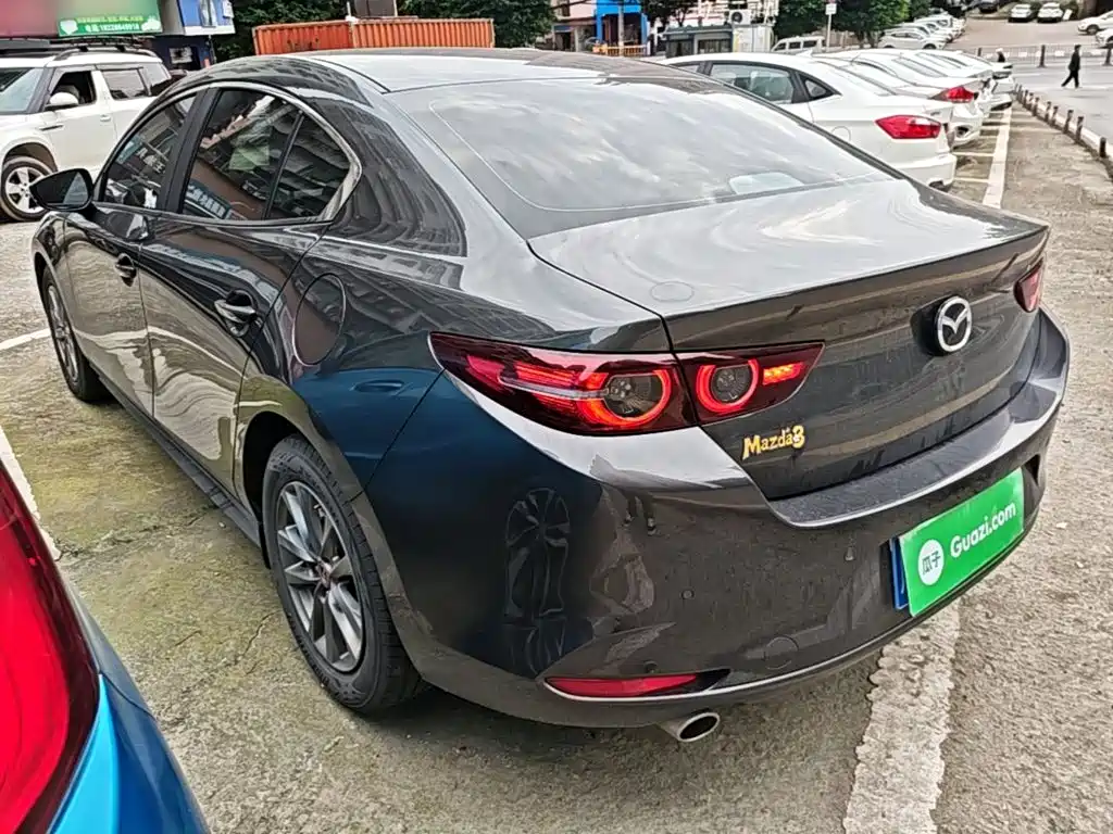 Mazda 3 Axela 2023 — фото 4
