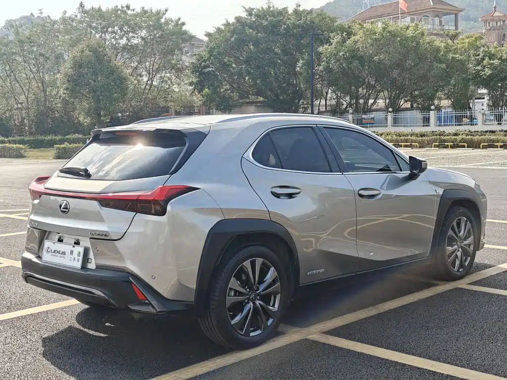 LEXUS UX